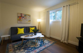 Cozy 2BR in Wortley Village with 2-car Parking and WiFi